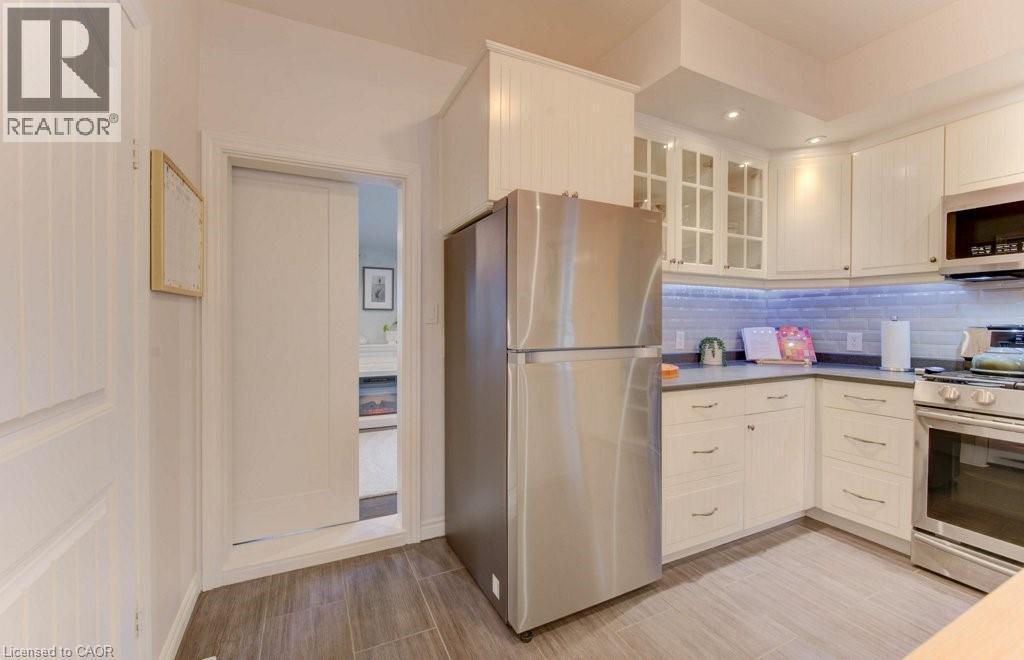 85 Chalmers Street N, Cambridge, ON - Indoor Photo Showing Kitchen