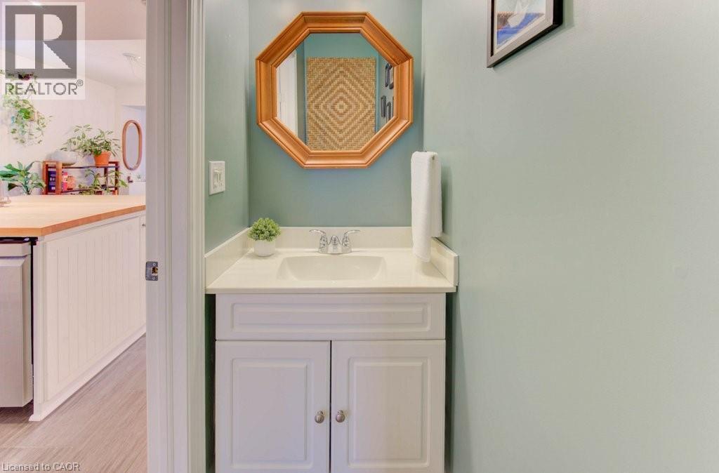 85 Chalmers Street N, Cambridge, ON - Indoor Photo Showing Bathroom