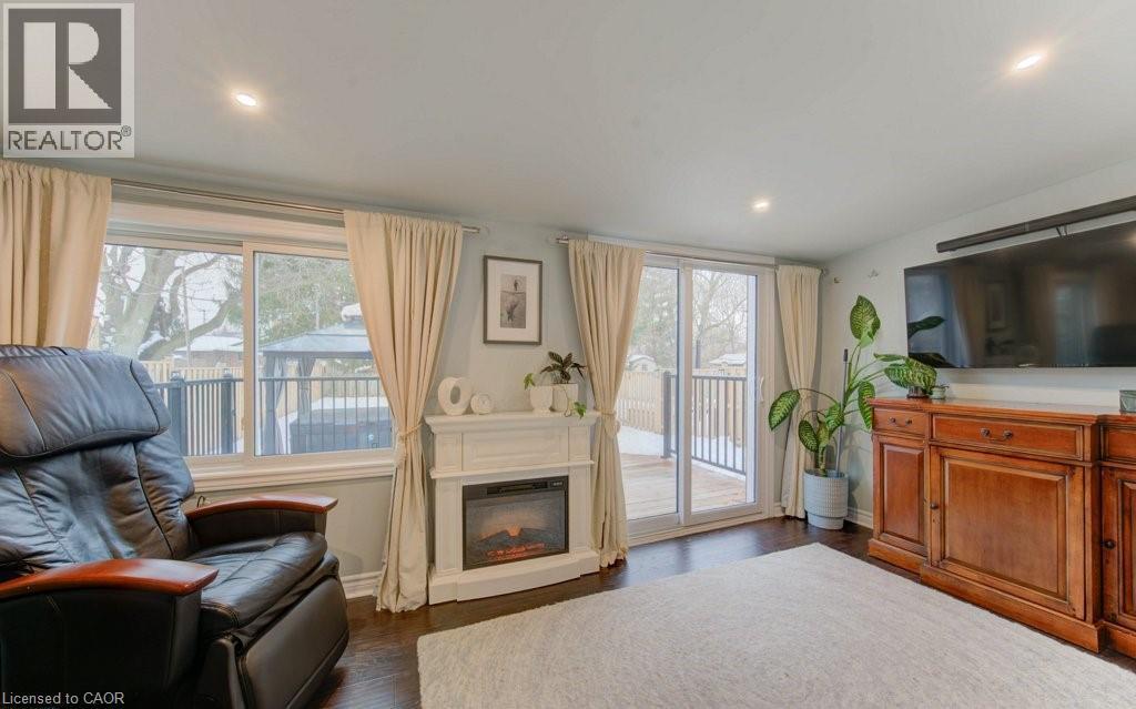 85 Chalmers Street N, Cambridge, ON - Indoor Photo Showing Living Room With Fireplace