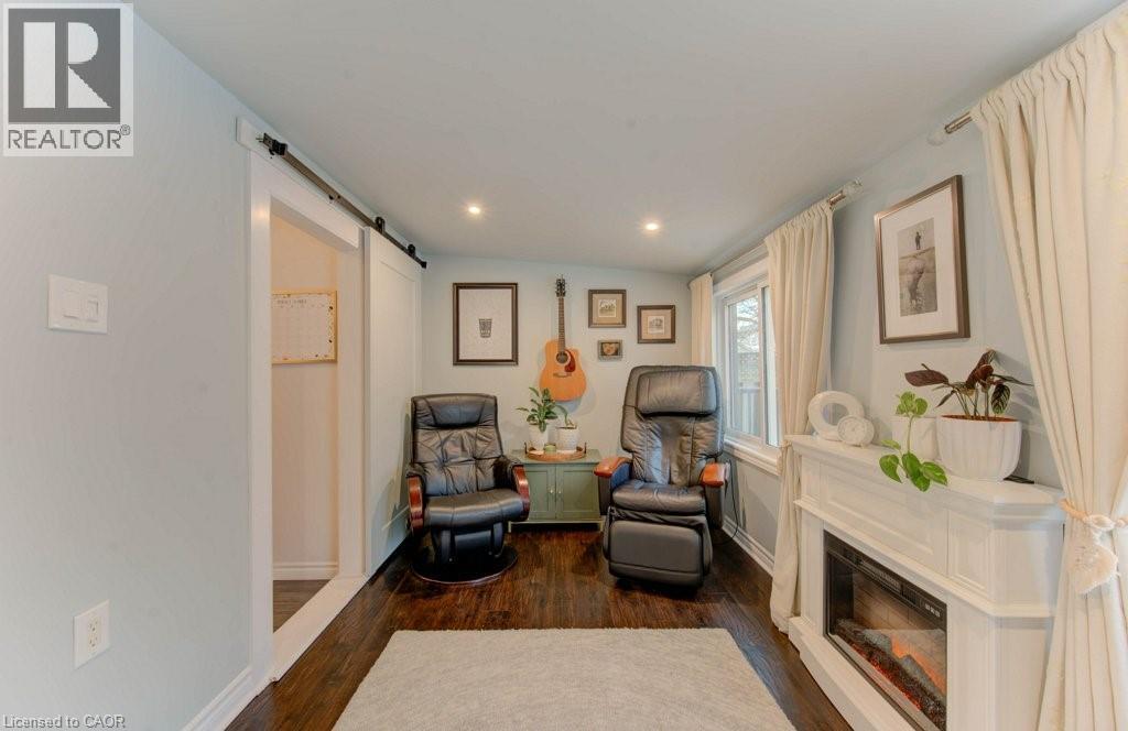 85 Chalmers Street N, Cambridge, ON - Indoor With Fireplace