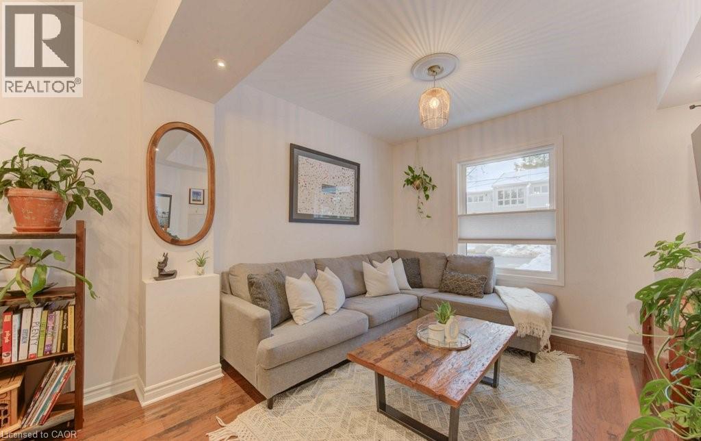 85 Chalmers Street N, Cambridge, ON - Indoor Photo Showing Living Room