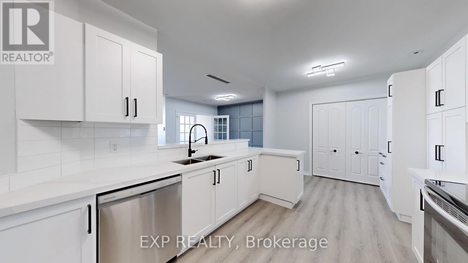 Ph09 - 115 Omni Drive, Toronto, ON - Indoor Photo Showing Kitchen With Double Sink With Upgraded Kitchen