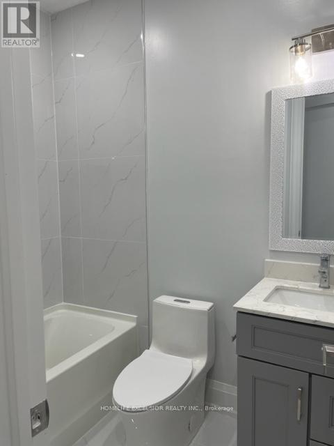 Main-Upper - 57 Phillip Avenue, Toronto, ON - Indoor Photo Showing Bathroom