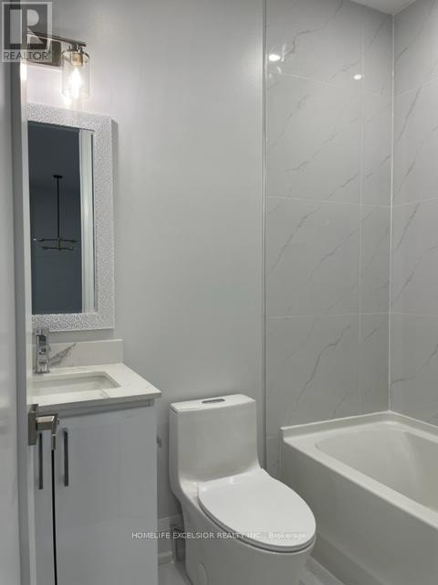 Main-Upper - 57 Phillip Avenue, Toronto, ON - Indoor Photo Showing Bathroom