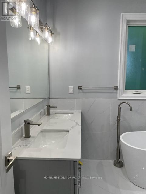 Main-Upper - 57 Phillip Avenue, Toronto, ON - Indoor Photo Showing Bathroom