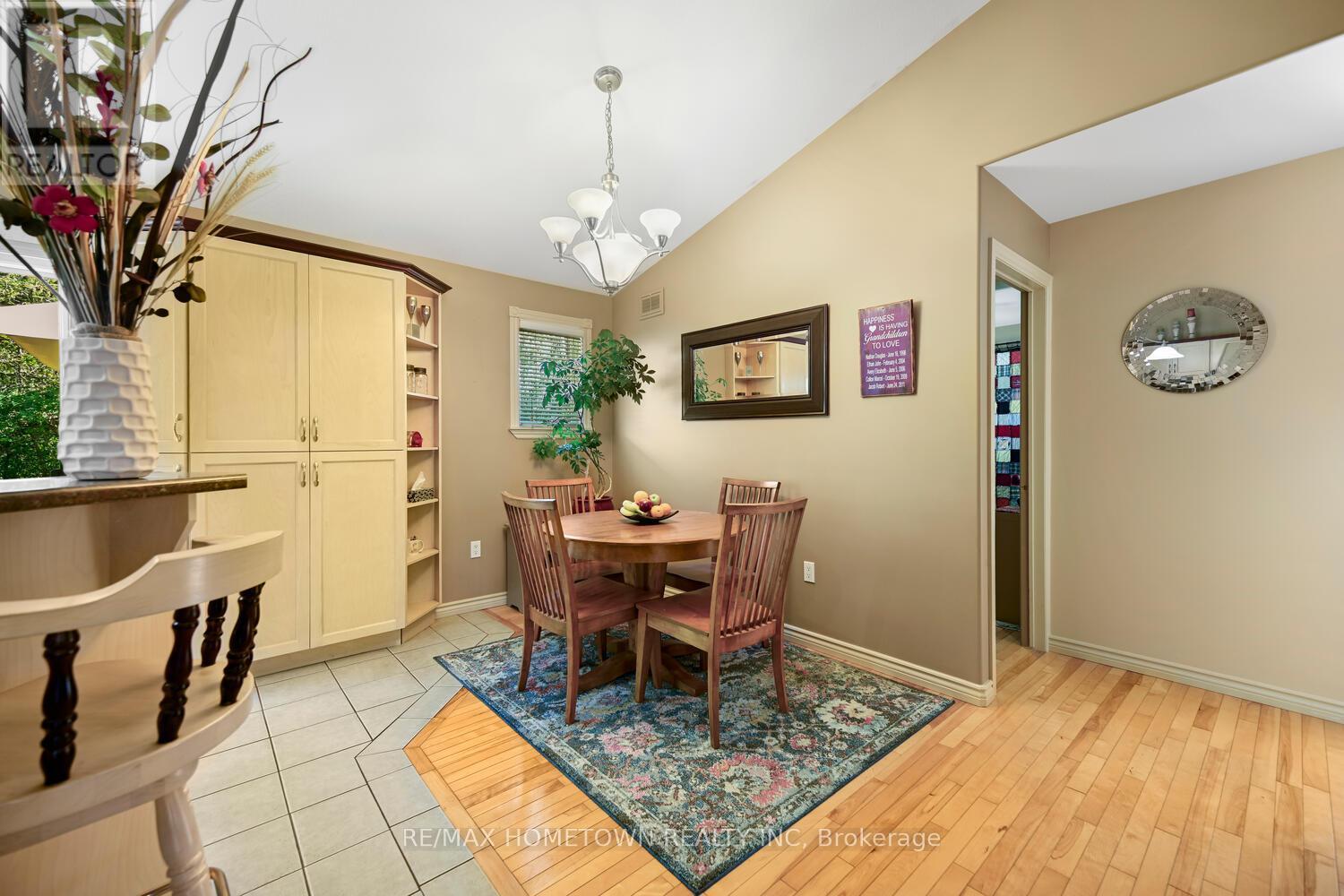 8121 Main Street, Augusta, ON - Indoor Photo Showing Dining Room