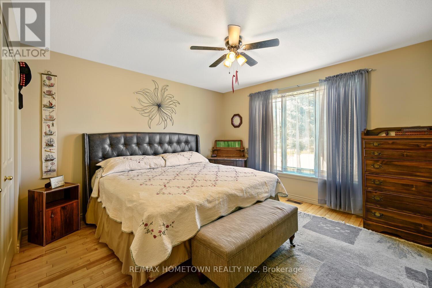 8121 Main Street, Augusta, ON - Indoor Photo Showing Bedroom