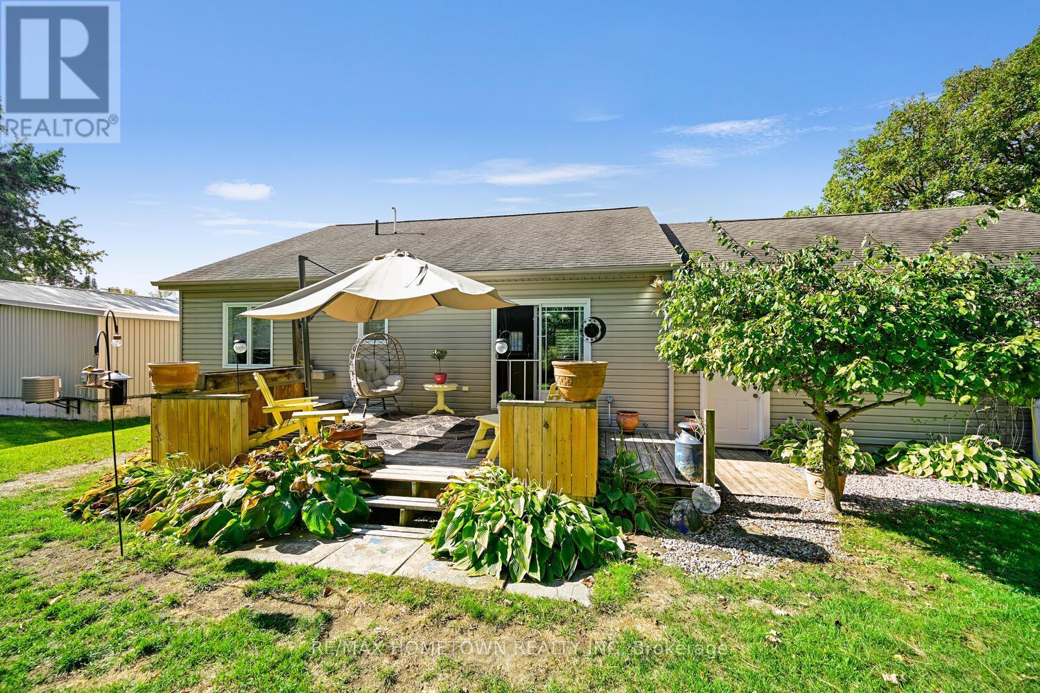 8121 Main Street, Augusta, ON - Outdoor With Deck Patio Veranda