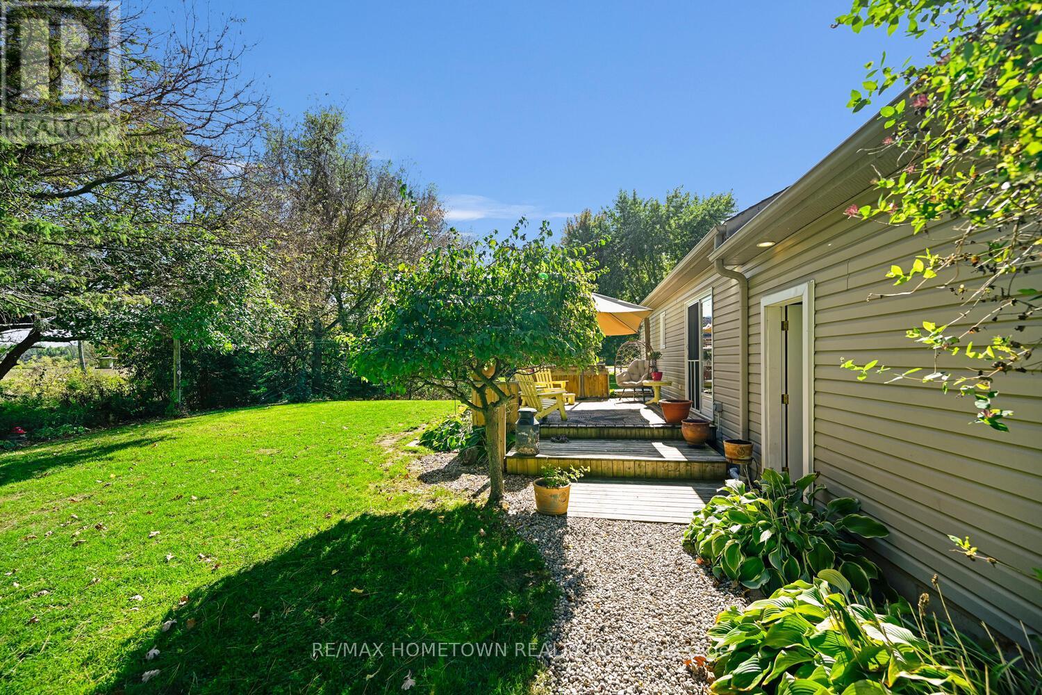 8121 Main Street, Augusta, ON - Outdoor