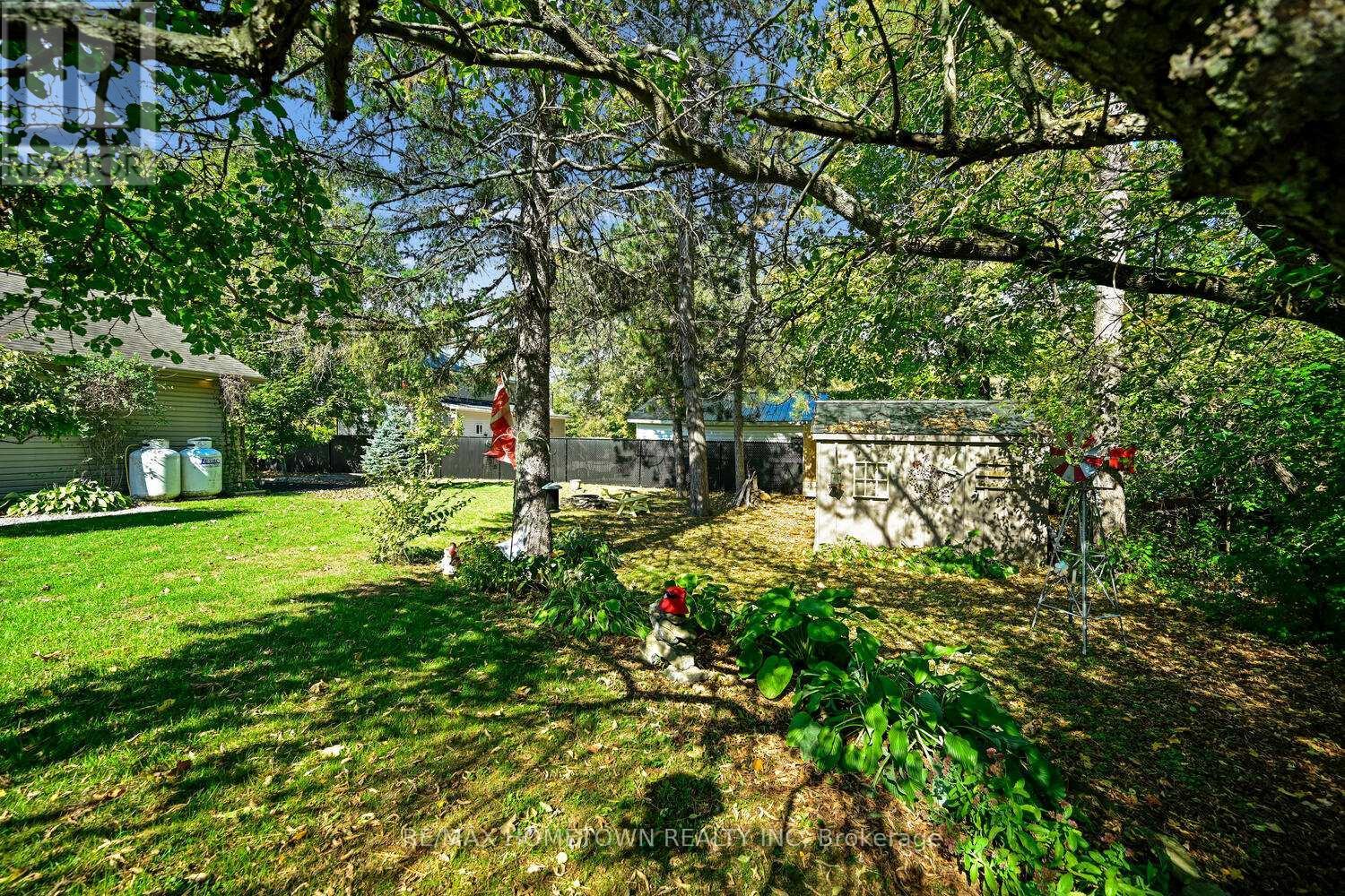 8121 Main Street, Augusta, ON - Outdoor