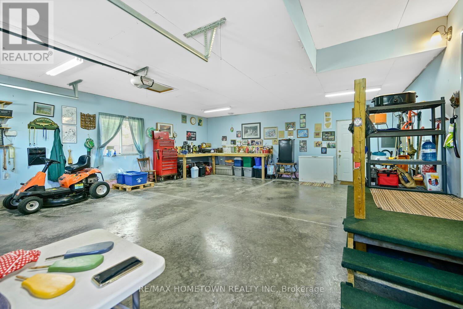 8121 Main Street, Augusta, ON - Indoor Photo Showing Garage