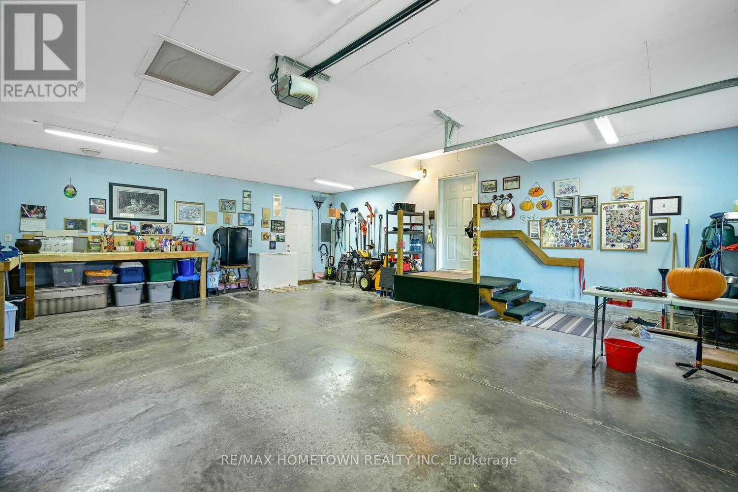 8121 Main Street, Augusta, ON - Indoor Photo Showing Garage