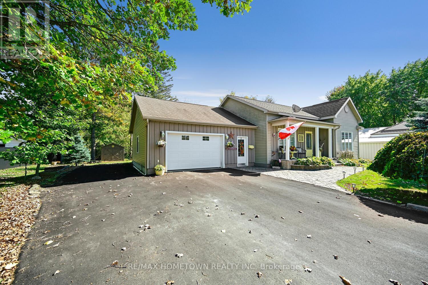 8121 Main Street, Augusta, ON - Outdoor