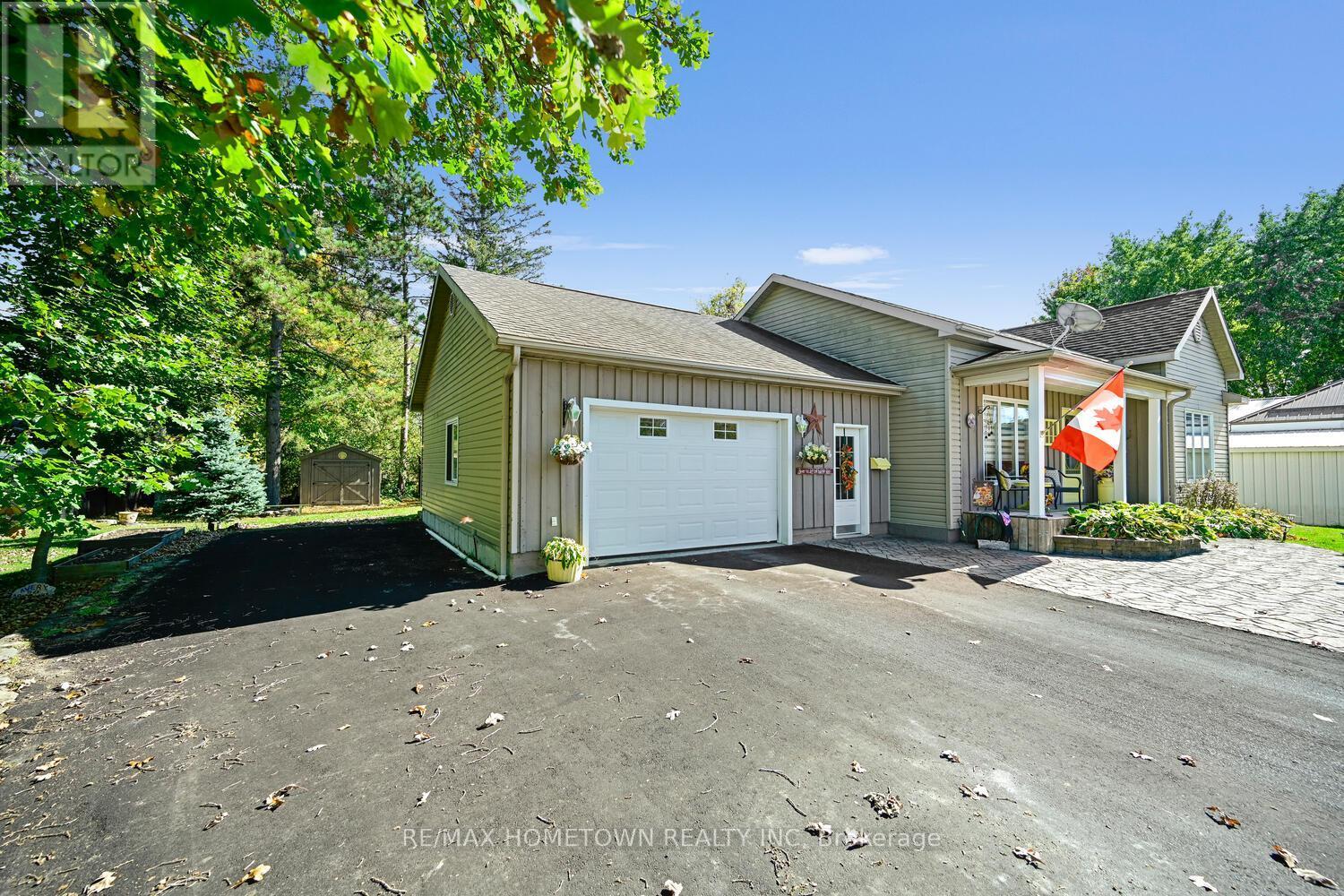 8121 Main Street, Augusta, ON - Outdoor