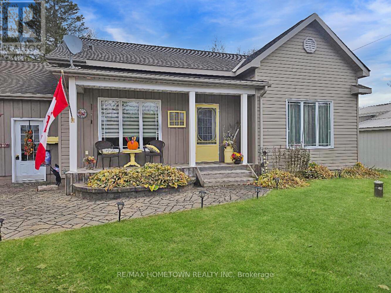 8121 Main Street, Augusta, ON - Outdoor With Deck Patio Veranda