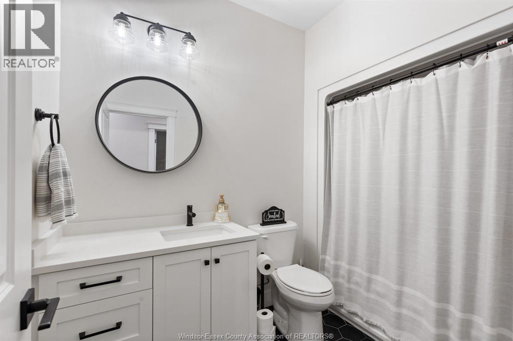 22 Lundy Street, Amherstburg, ON - Indoor Photo Showing Bathroom