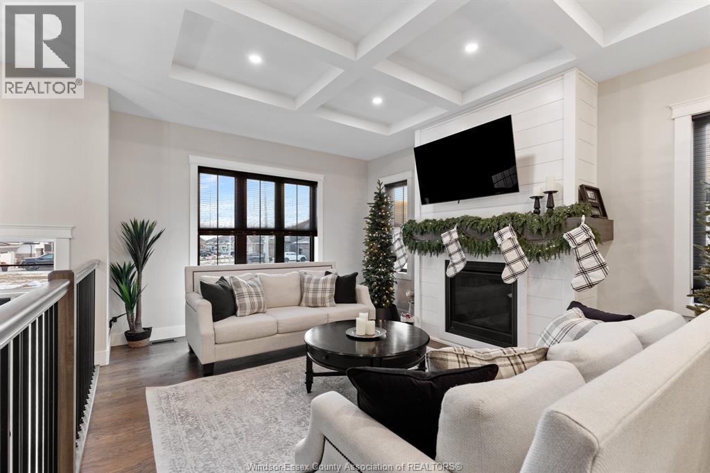 22 Lundy Street, Amherstburg, ON - Indoor Photo Showing Living Room