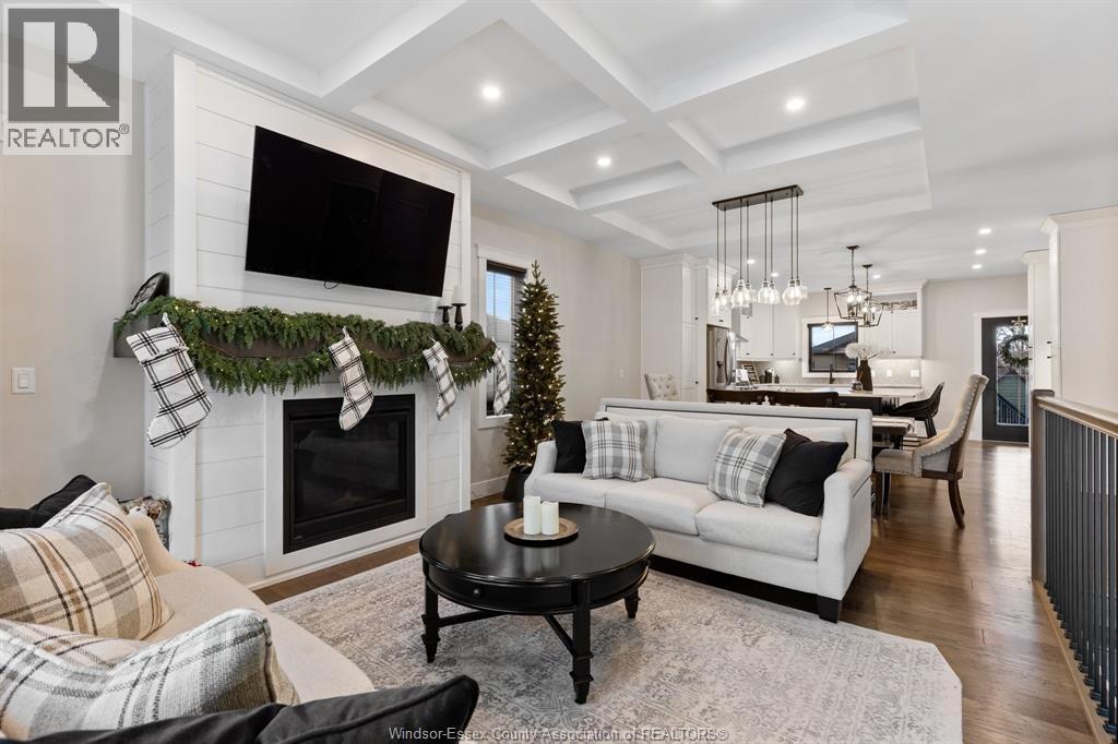 22 Lundy Street, Amherstburg, ON - Indoor Photo Showing Living Room With Fireplace