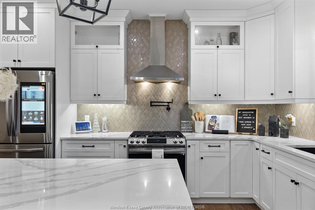 22 Lundy Street, Amherstburg, ON - Indoor Photo Showing Kitchen With Upgraded Kitchen