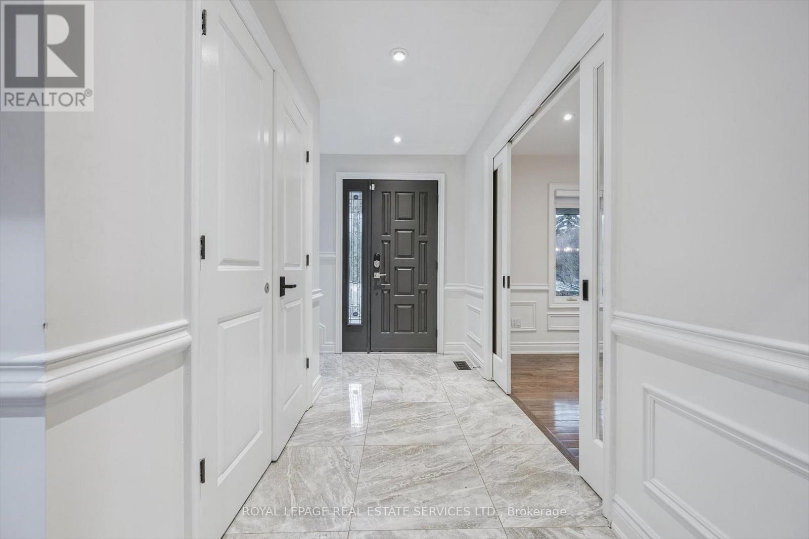 An Unmatched Blend of Luxury, Comfort and Serenity - 1302 Hillview Crescent, Oakville, ON - Indoor Photo Showing Other Room