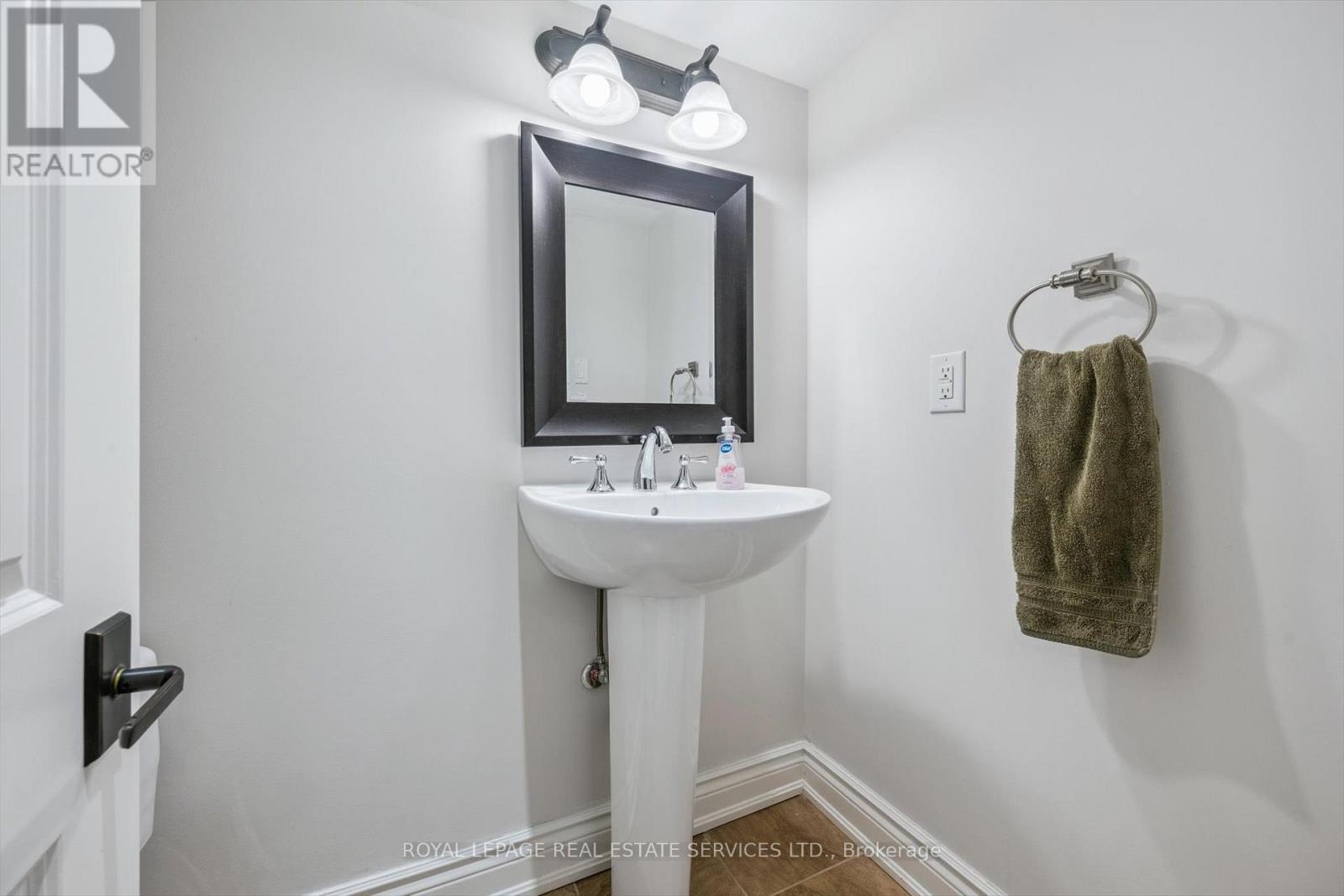 Powder Room - 1302 Hillview Crescent, Oakville, ON - Indoor Photo Showing Bathroom