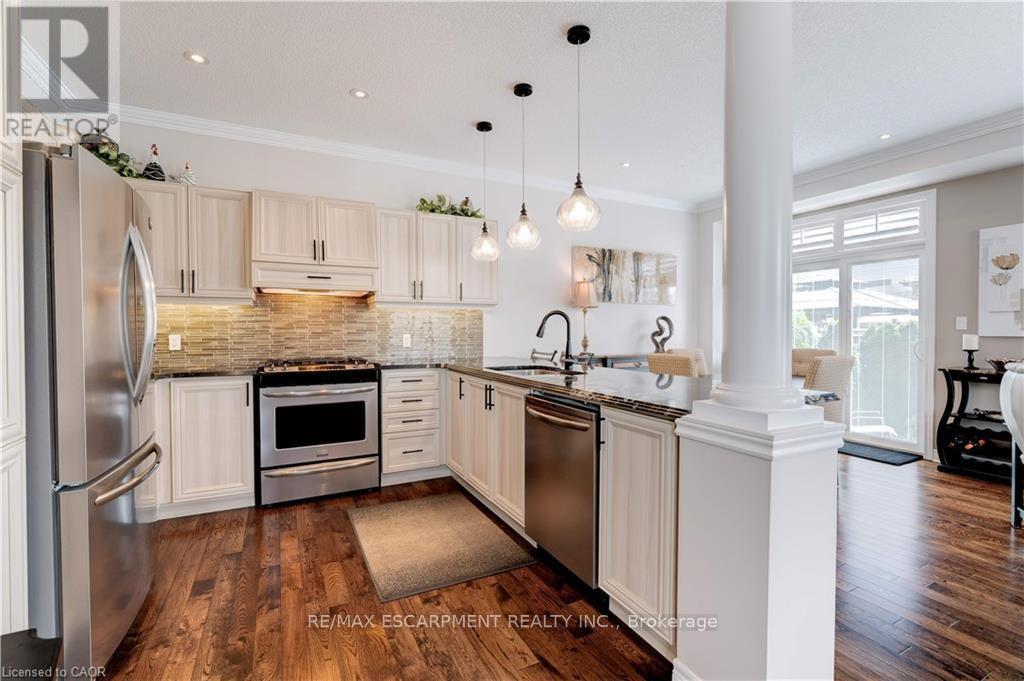 2 Celestial Crescent, Hamilton, ON - Indoor Photo Showing Kitchen With Stainless Steel Kitchen With Upgraded Kitchen