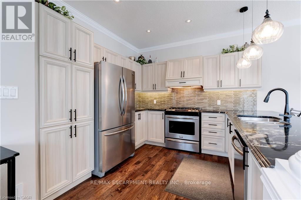 2 Celestial Crescent, Hamilton, ON - Indoor Photo Showing Kitchen With Stainless Steel Kitchen With Upgraded Kitchen