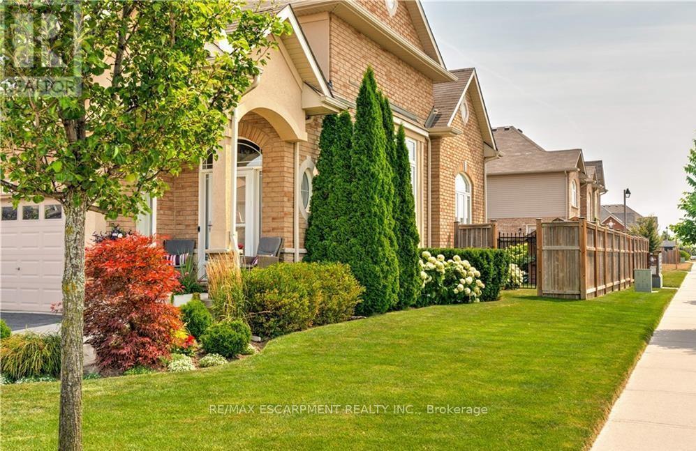 2 Celestial Crescent, Hamilton, ON - Outdoor