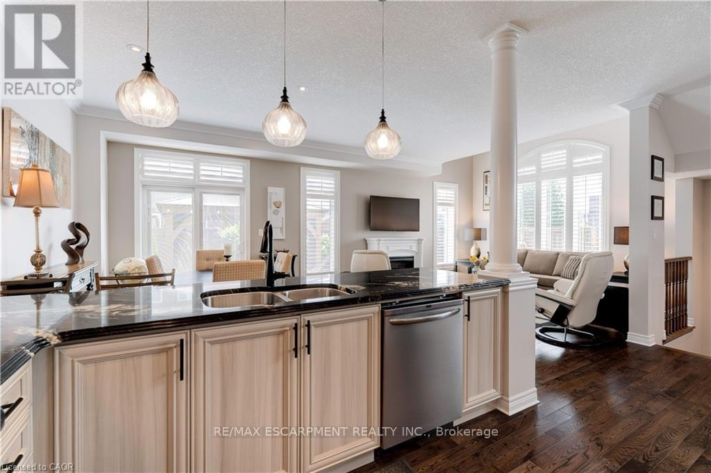 2 Celestial Crescent, Hamilton, ON - Indoor Photo Showing Kitchen With Double Sink With Upgraded Kitchen