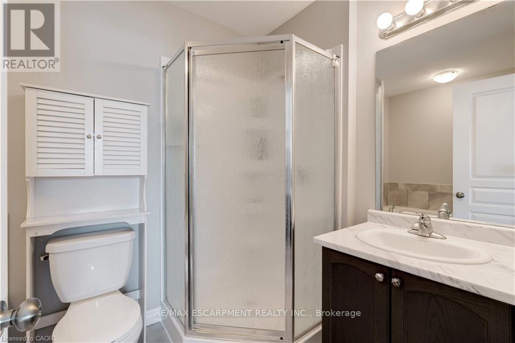 2 Celestial Crescent, Hamilton, ON - Indoor Photo Showing Bathroom