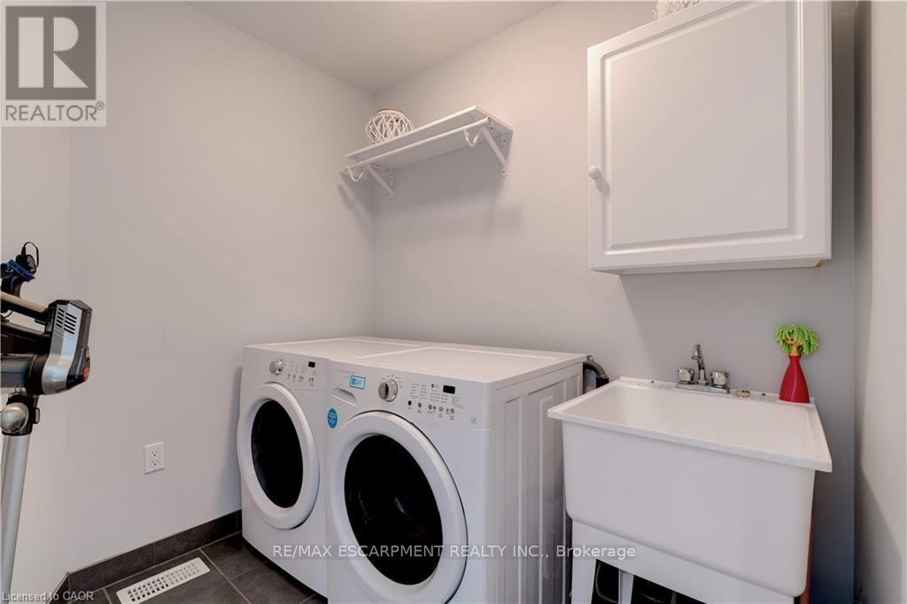 2 Celestial Crescent, Hamilton, ON - Indoor Photo Showing Laundry Room