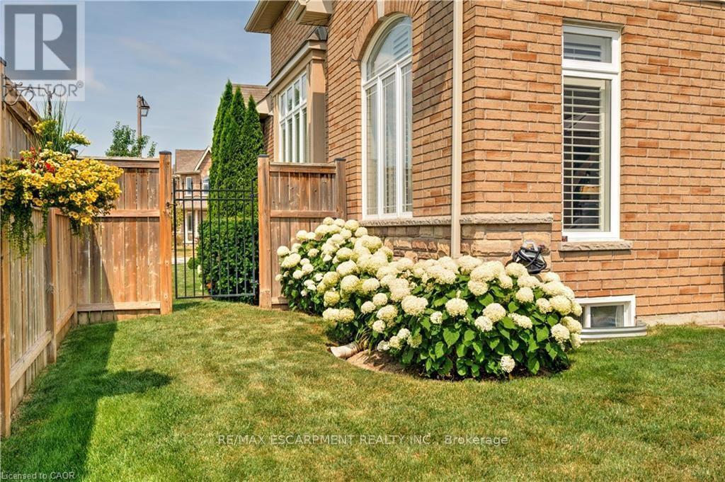 2 Celestial Crescent, Hamilton, ON - Outdoor