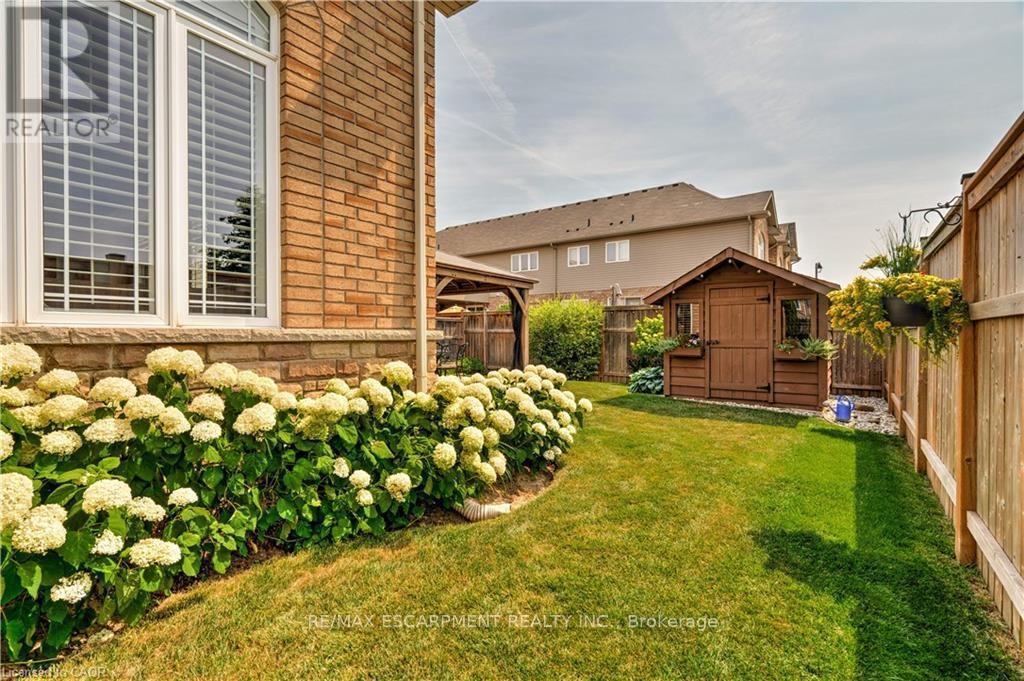 2 Celestial Crescent, Hamilton, ON - Outdoor