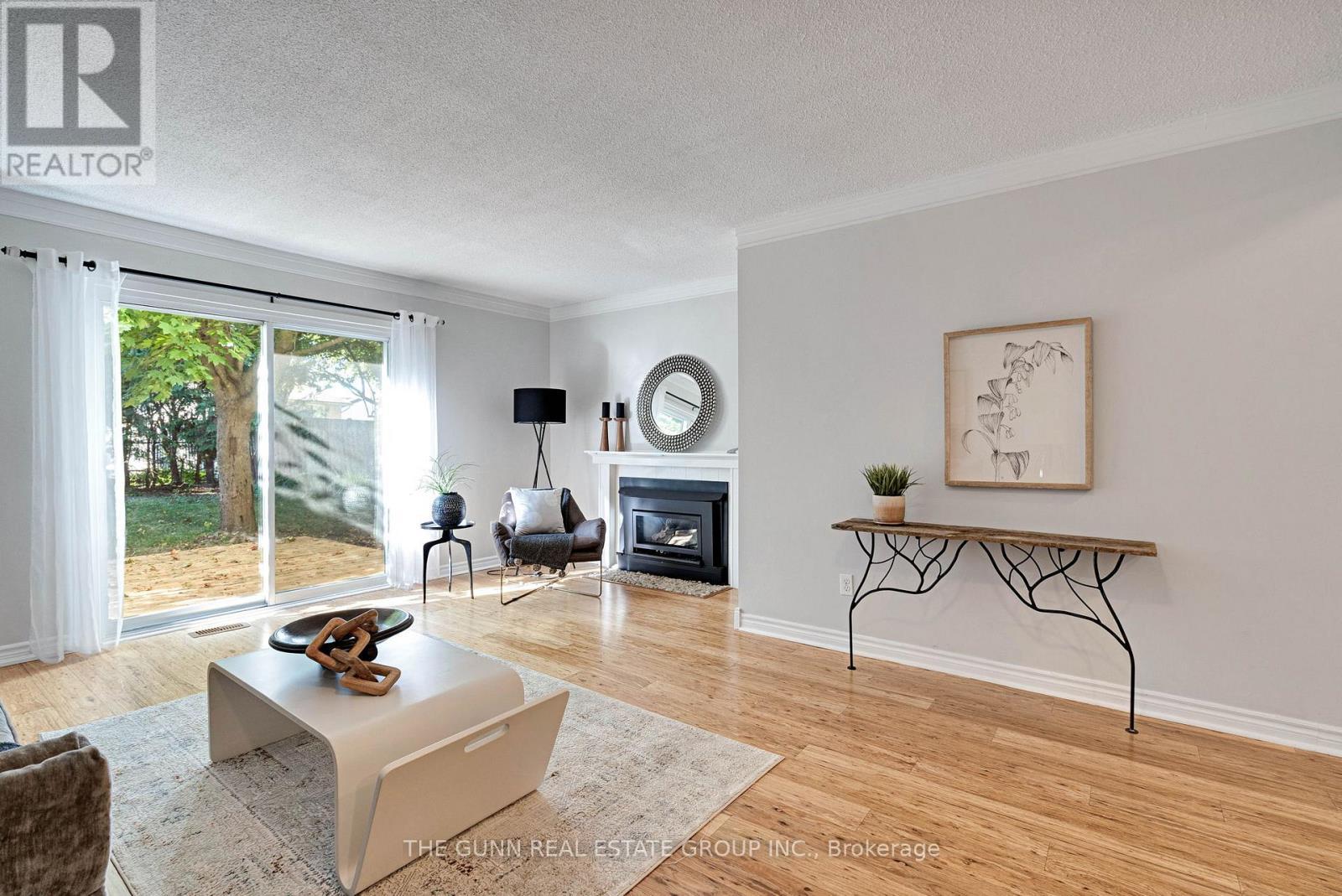6 Olympic Crescent, London North (North I), ON - Indoor Photo Showing Living Room With Fireplace