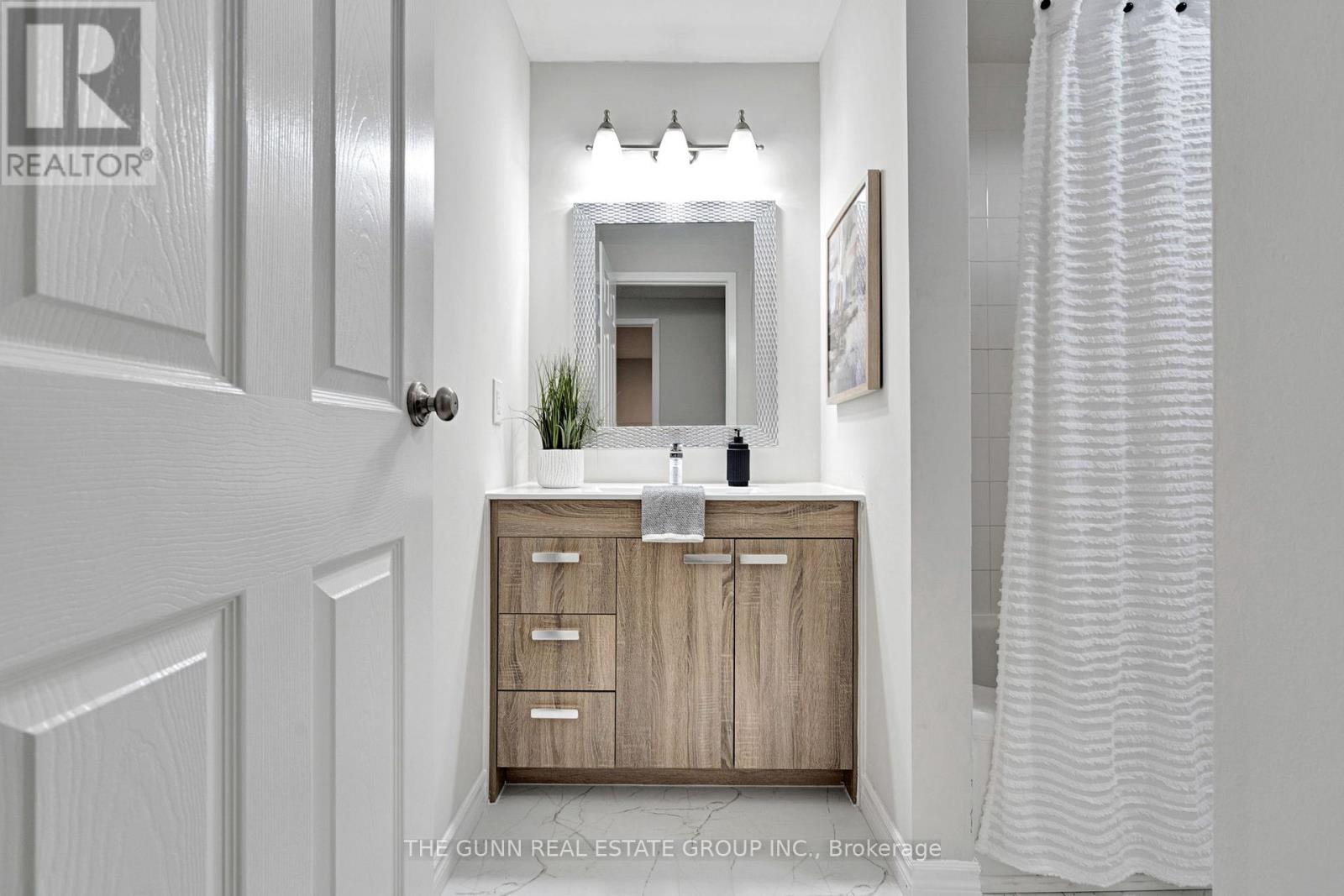6 Olympic Crescent, London North (North I), ON - Indoor Photo Showing Bathroom
