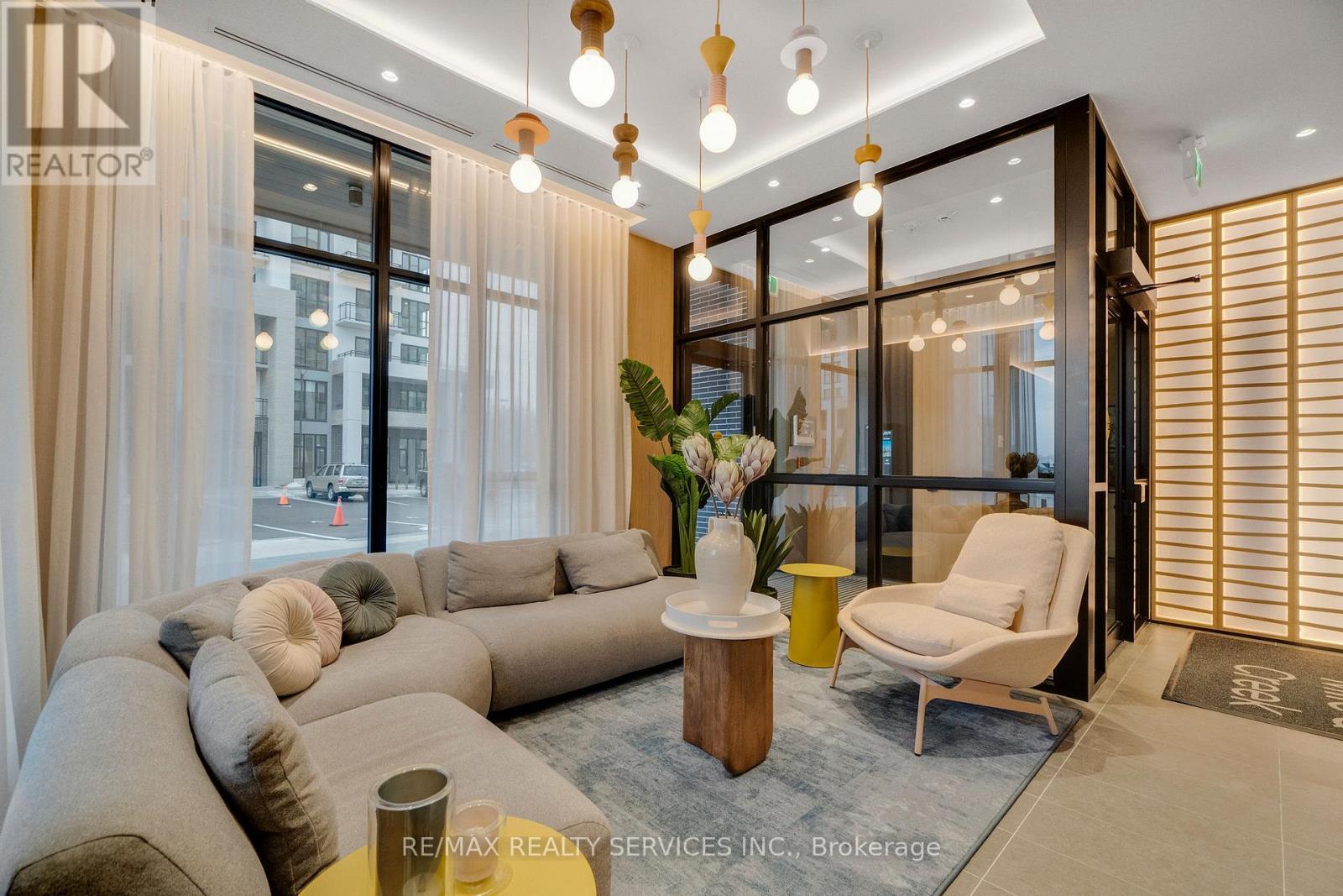 709 - 720 Whitlock Avenue, Milton, ON - Indoor