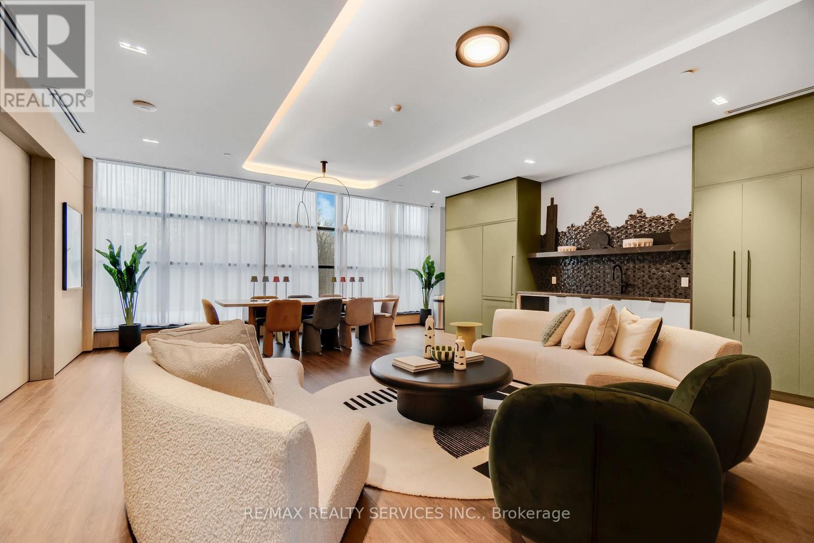 709 - 720 Whitlock Avenue, Milton, ON - Indoor