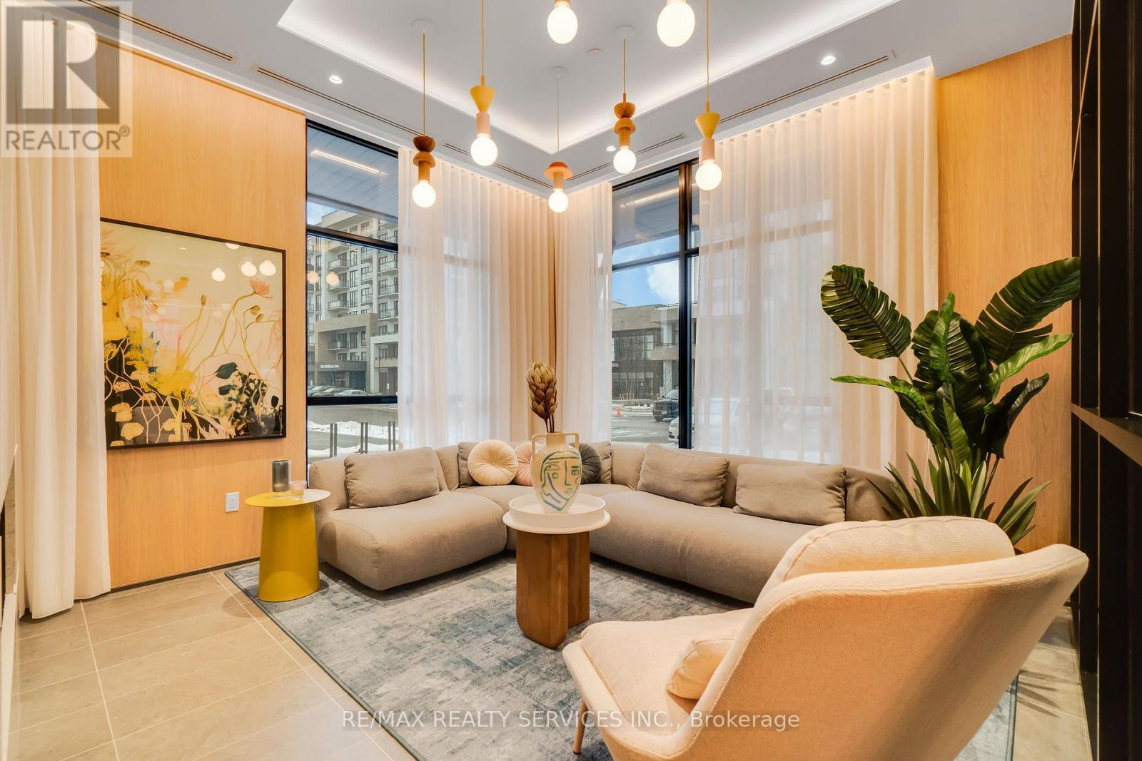 709 - 720 Whitlock Avenue, Milton, ON - Indoor Photo Showing Living Room