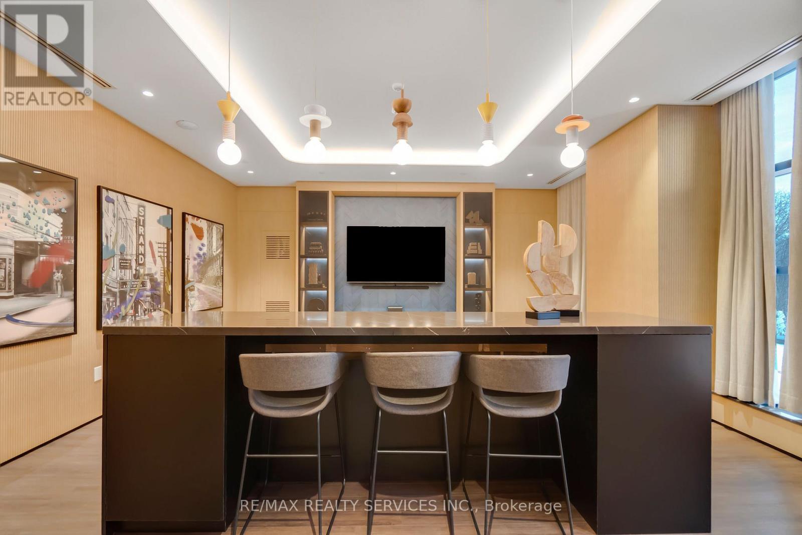 709 - 720 Whitlock Avenue, Milton, ON - Indoor