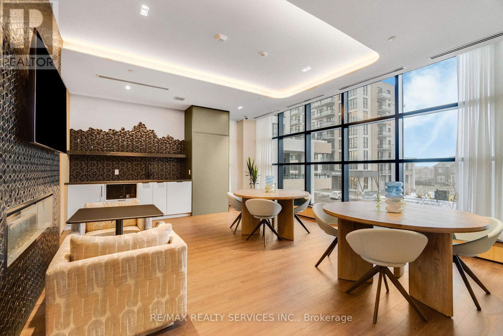 709 - 720 Whitlock Avenue, Milton, ON - Indoor Photo Showing Dining Room