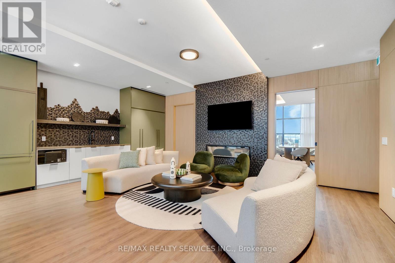 709 - 720 Whitlock Avenue, Milton, ON - Indoor Photo Showing Living Room With Fireplace