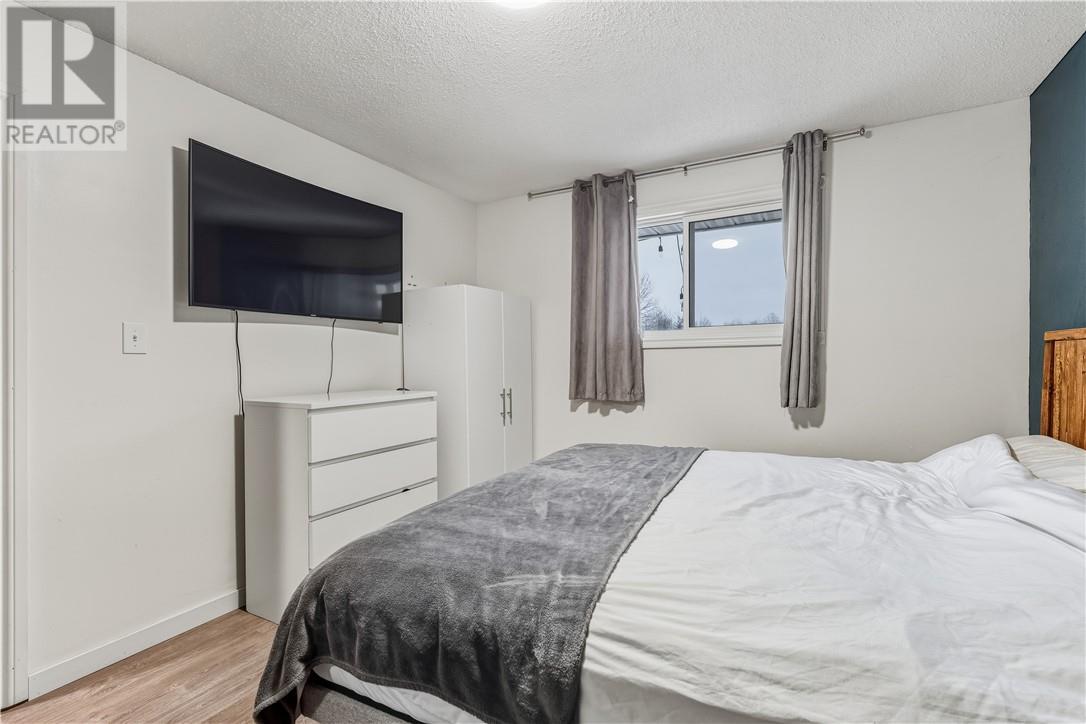 3930 Macmillan Drive, Val Caron, ON - Indoor Photo Showing Bedroom
