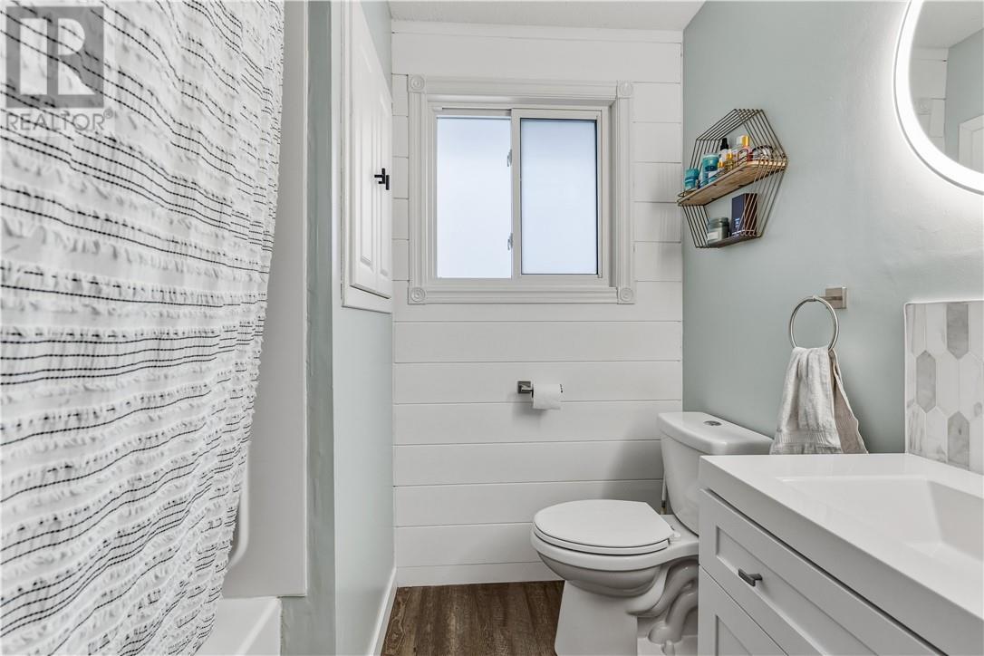 3930 Macmillan Drive, Val Caron, ON - Indoor Photo Showing Bathroom
