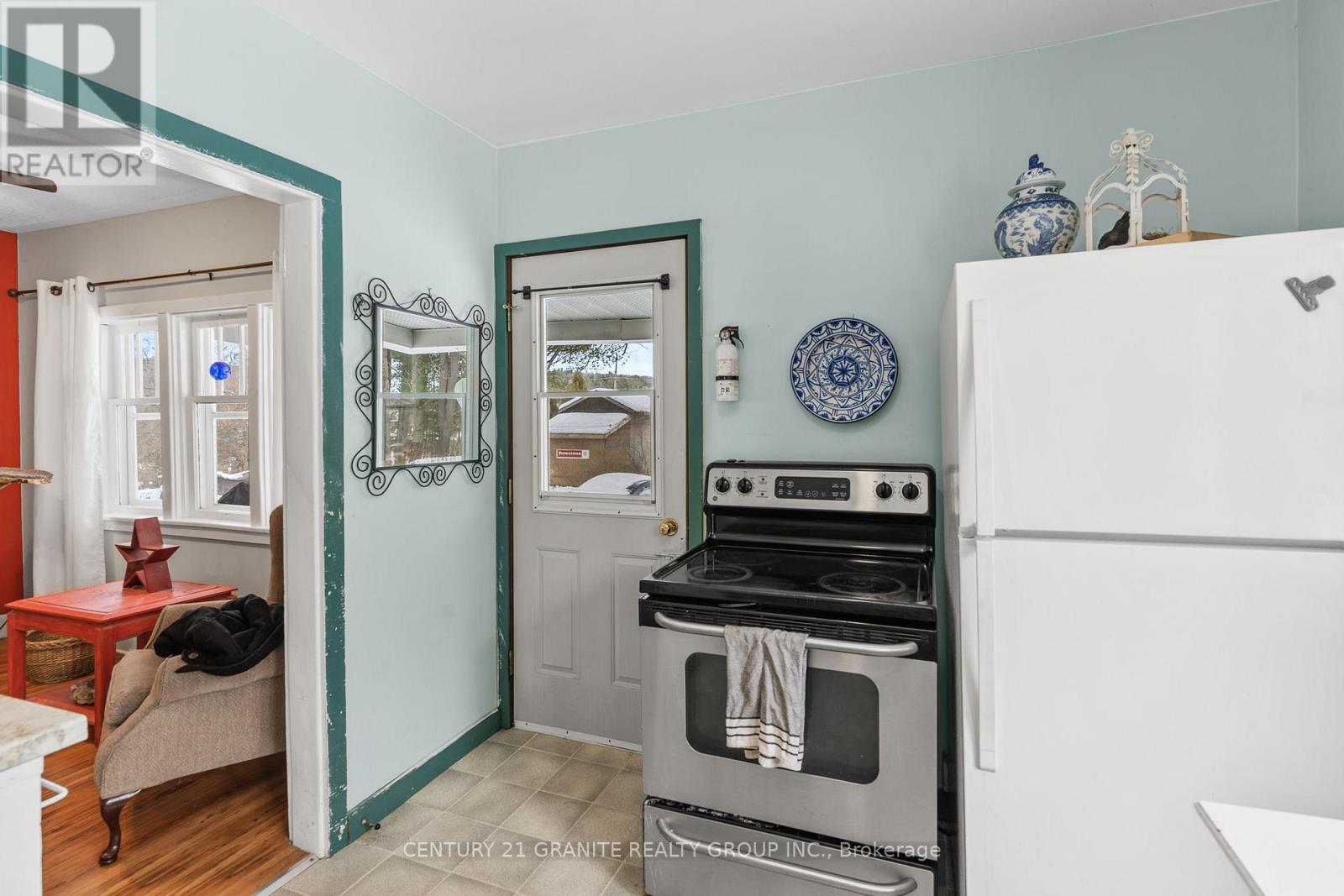42 Chemaushgon Road, Bancroft (Bancroft Ward), ON - Indoor Photo Showing Kitchen