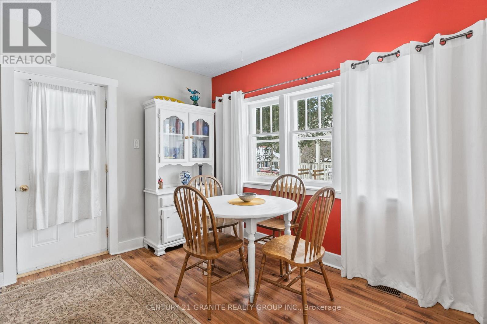 42 Chemaushgon Road, Bancroft (Bancroft Ward), ON - Indoor Photo Showing Dining Room