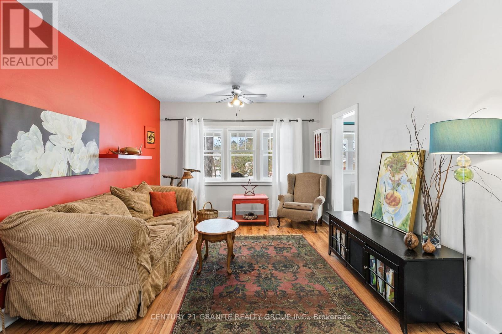 42 Chemaushgon Road, Bancroft (Bancroft Ward), ON - Indoor Photo Showing Living Room