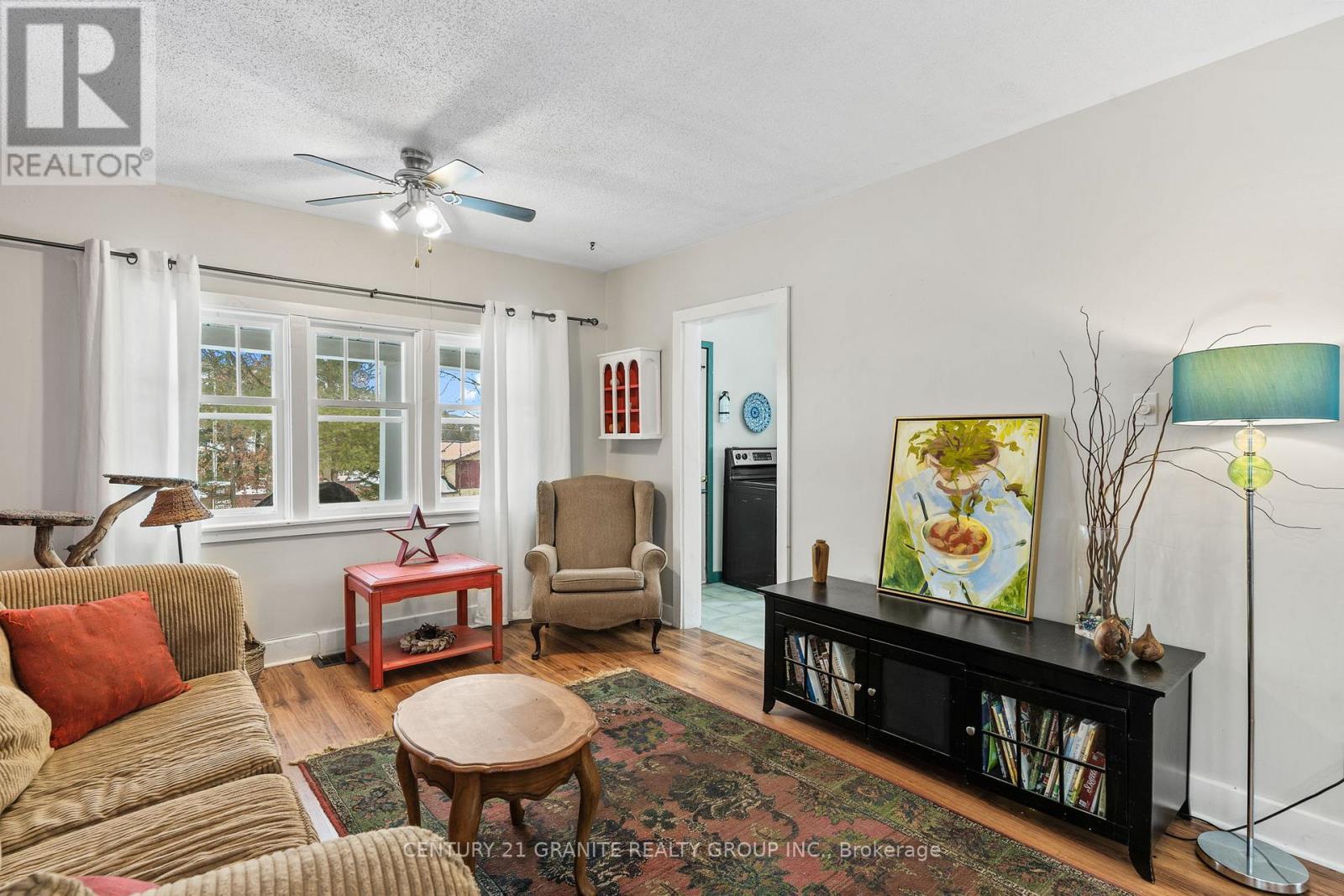 42 Chemaushgon Road, Bancroft (Bancroft Ward), ON - Indoor Photo Showing Living Room