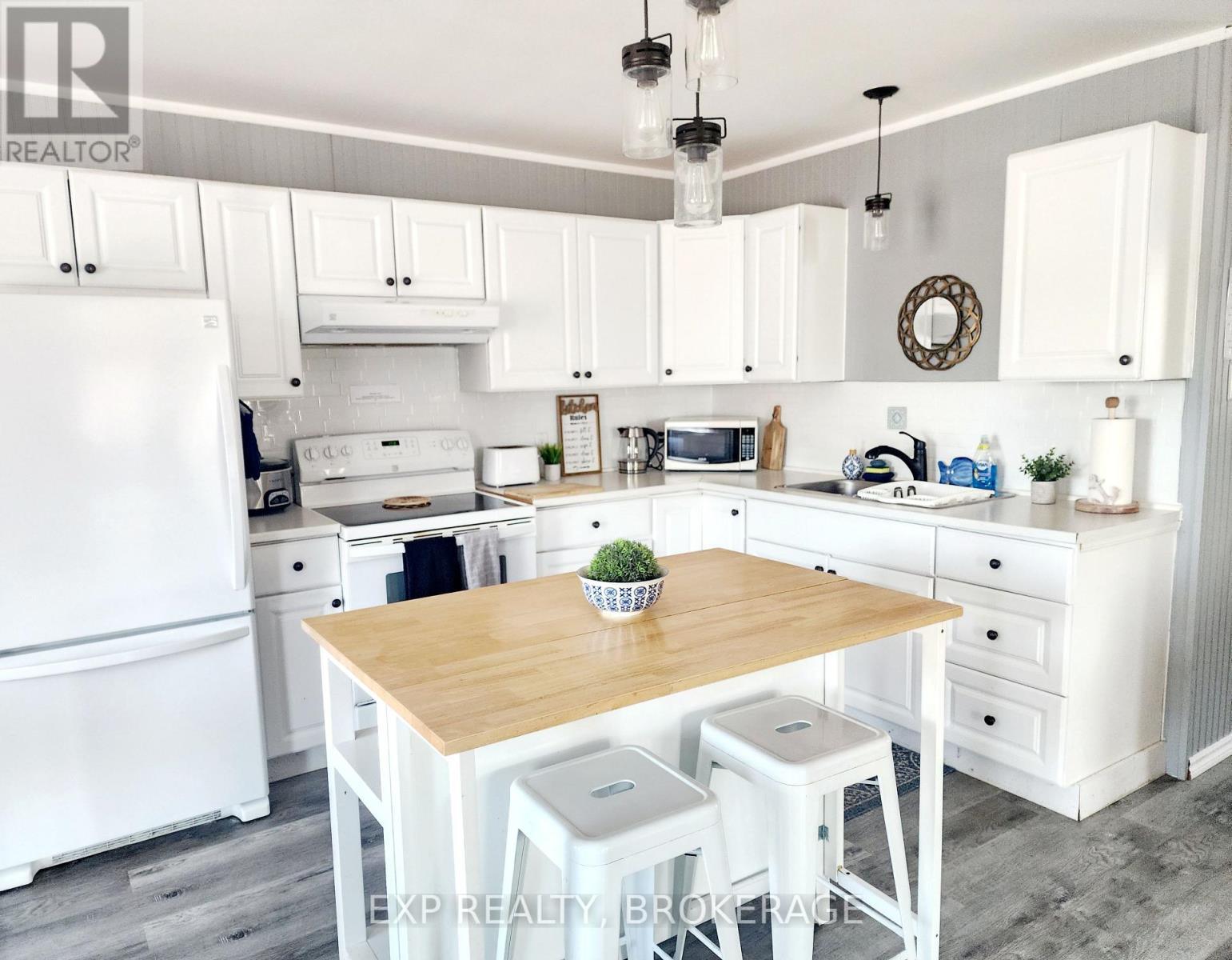 Cozy cottage - 4177 & 4187 Carrying Place Road, Frontenac (Frontenac South), ON