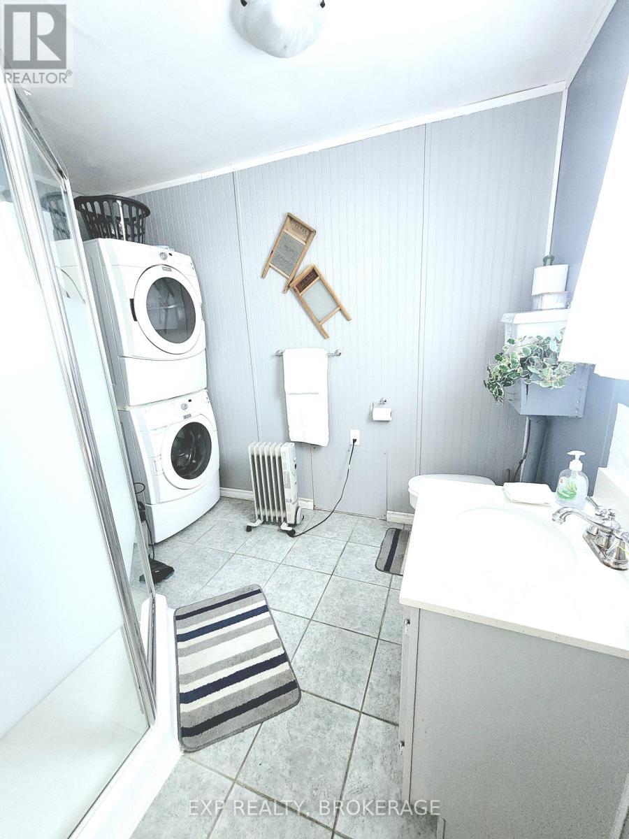 Cozy cottage - 4177 & 4187 Carrying Place Road, Frontenac (Frontenac South), ON