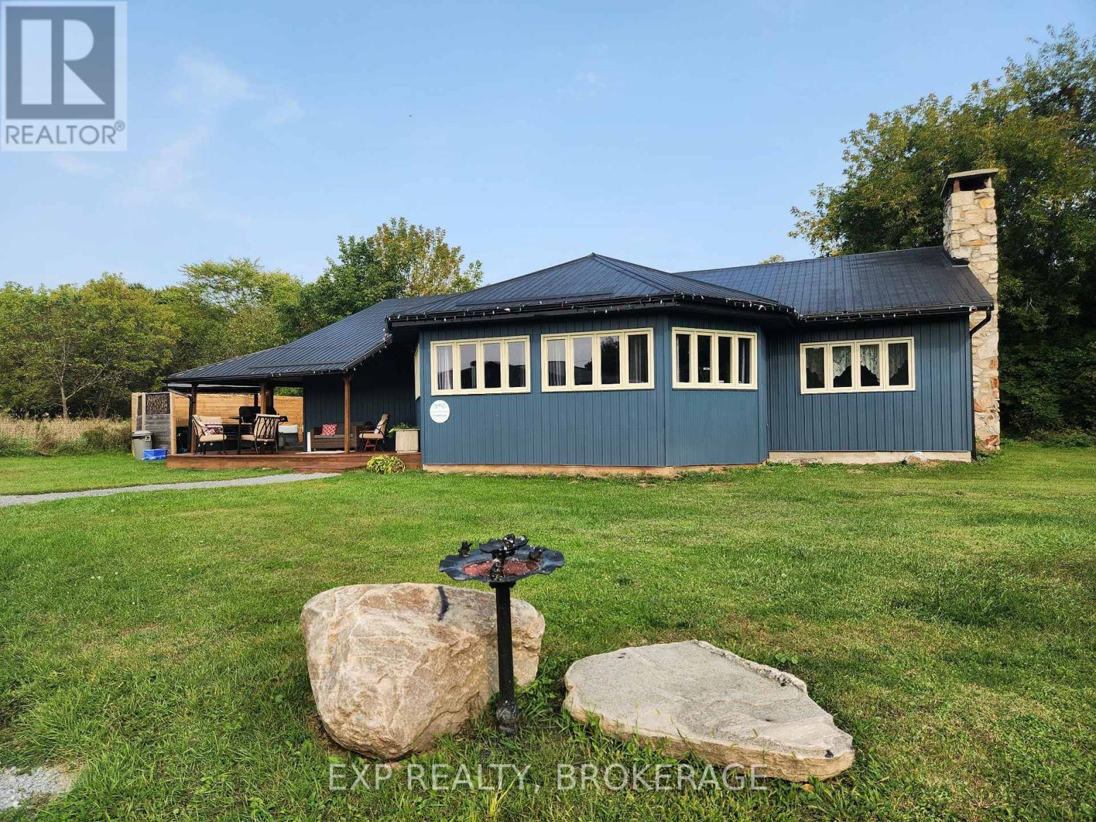 Grand chalet - 4177 & 4187 Carrying Place Road, Frontenac (Frontenac South), ON